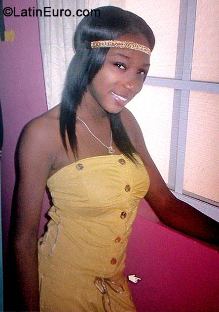 Date this cute Jamaica girl Shakira from Montego Bay JM1621