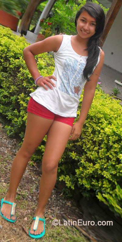 Date this nice looking Colombia girl Andrea from Villavicencio CO15056