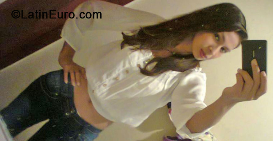 Date this young Honduras girl Neida from Roatan HN1074