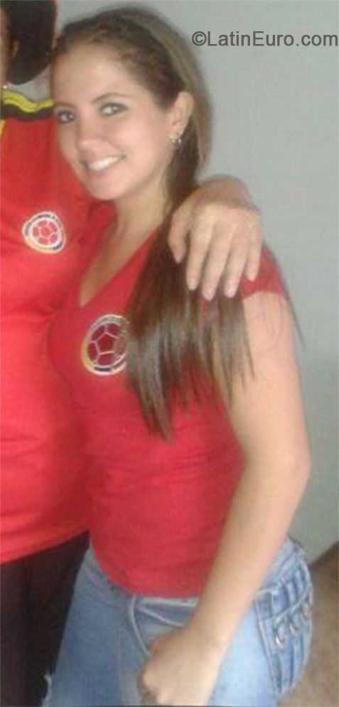 Date this attractive Colombia girl Karen from Cali CO15160