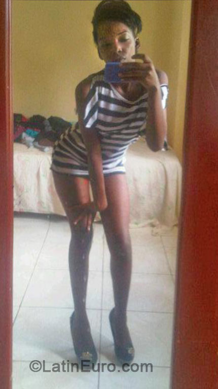 Date this happy Jamaica girl Lakaysha from Kingston JM1655