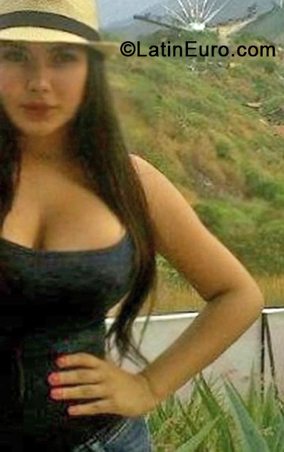 Date this pretty Colombia girl Laura from Bucaramanga CO15181
