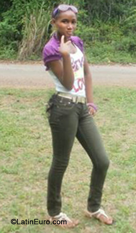 Date this attractive Jamaica girl Crystal from Kingston JM1676