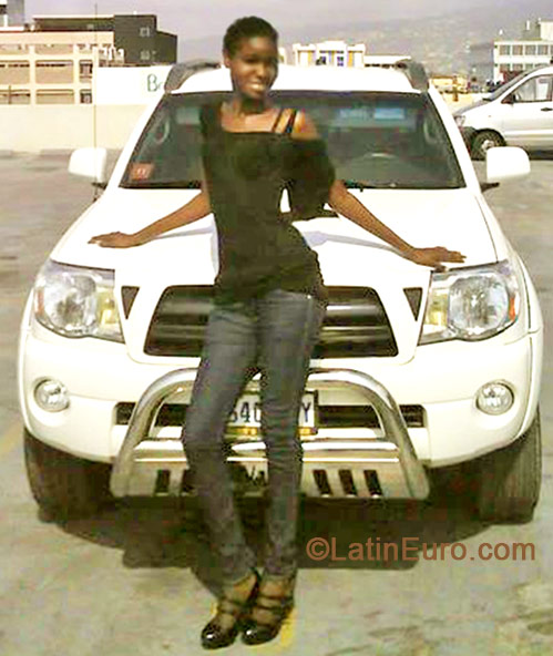 Date this nice looking Jamaica girl Shawna from Kingston JM1677