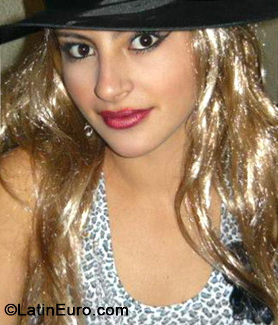 Date this funny Colombia girl Faisary from Bogota CO15254