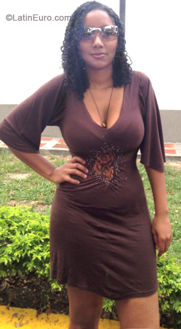 Date this athletic Colombia girl Amalfi from Cali CO17106