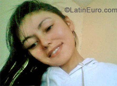 Date this athletic Colombia girl Yuly from Bogota CO15275