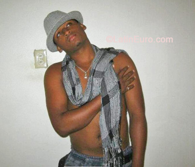 Date this fun Dominican Republic man Luis from Santo Domingo DO19190