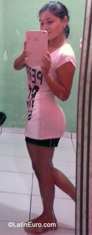 Date this voluptuous Brazil girl Yasmin.goncalve from Joao Pessoa BR8811