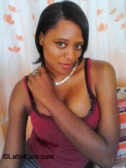 Date this athletic Jamaica girl Shanshan from Kingston JM1743