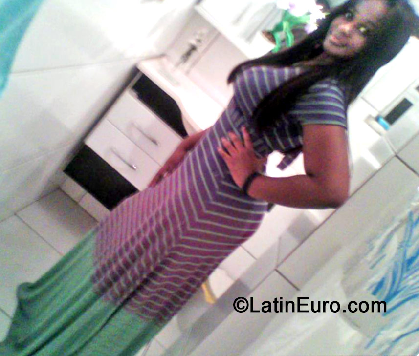 Date this young Brazil girl Lais from Rio De Janeiro BR9098