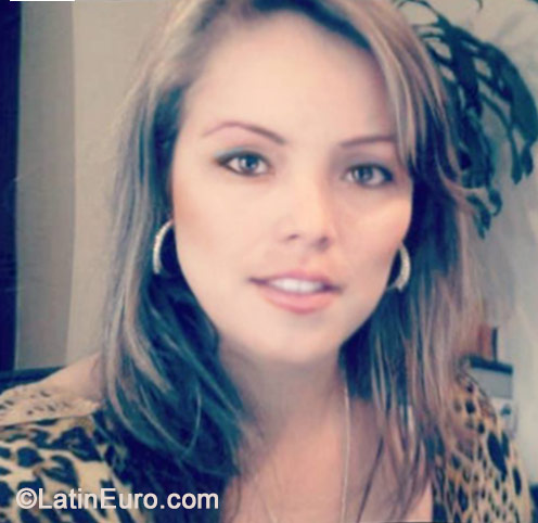 Date this young Colombia girl Daisy from Bogota CO15406