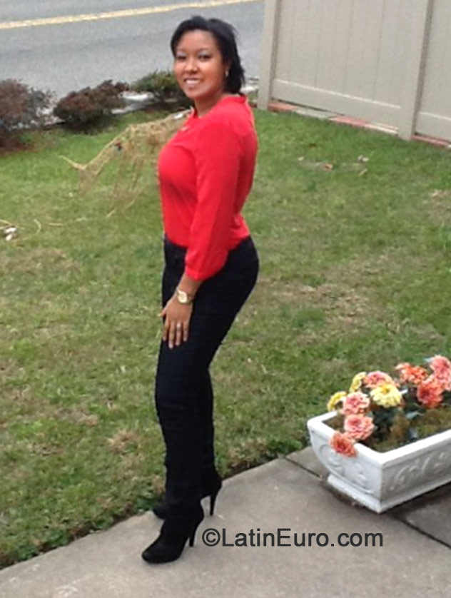 Date this delightful United States girl Rossanna from Philadelphia DO19340