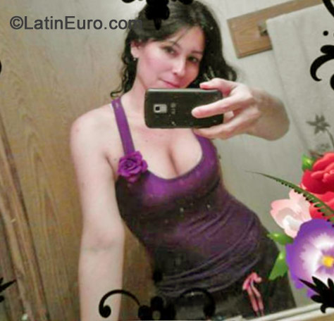 Date this young United States girl Bleny from FORT LAUDERDEL US15755