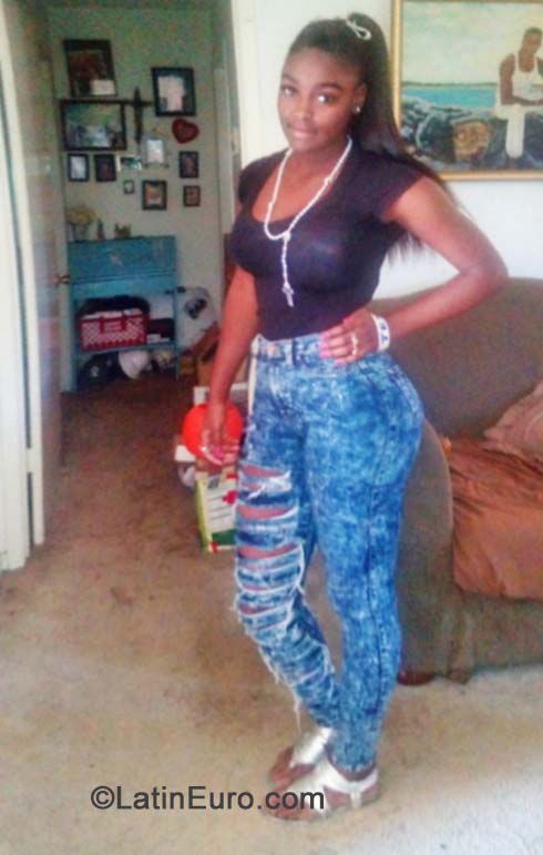 Date this nice looking United States girl Hazal from Houston US15198