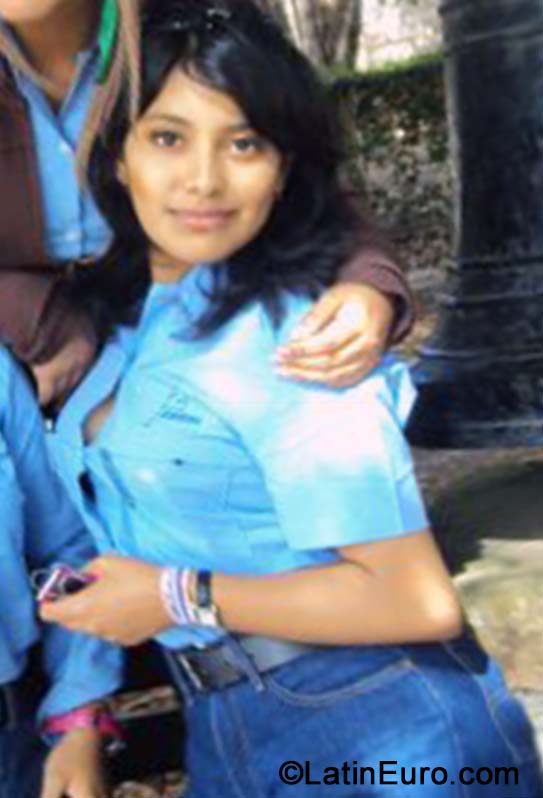 Date this good-looking Honduras girl Victoria from Tegucigalpa HN1116