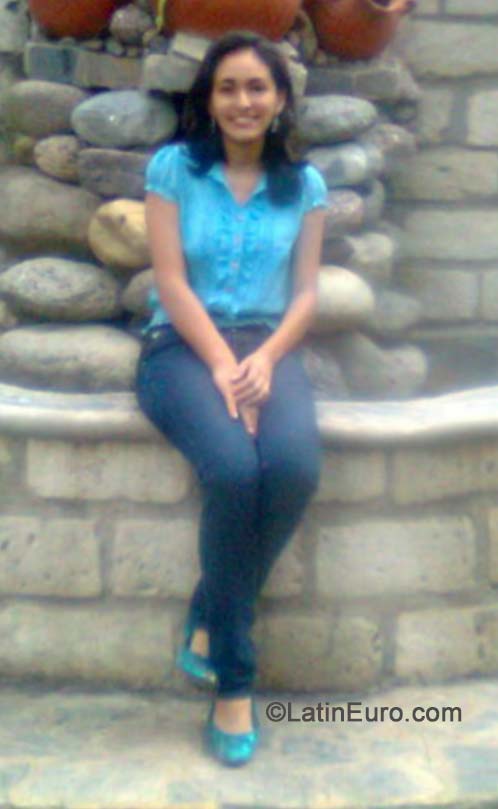 Date this foxy Honduras girl Andrea from Tegucigalpa HN1132