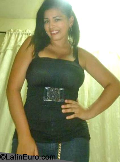 Date this nice looking Colombia girl Patricia from Cali CO15682