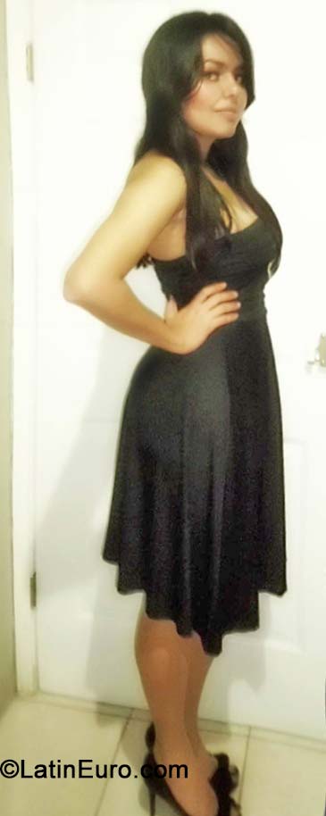 Date this happy Honduras girl Vale from San Perdo Sula HN1139