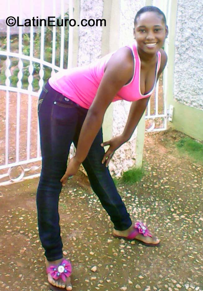 Date this voluptuous Jamaica girl Dana from Kingston JM2503