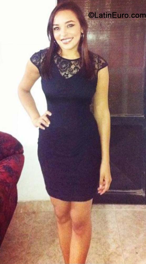 Date this happy Colombia girl Viviana from Yopal CO16491