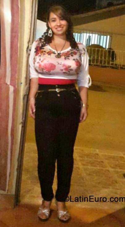 Date this hot Colombia girl Viviana from Cali CO15832