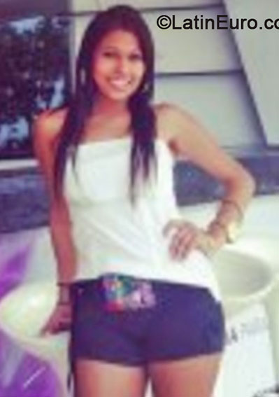 Date this delightful Colombia girl CAROLINA from Bogota CO16080