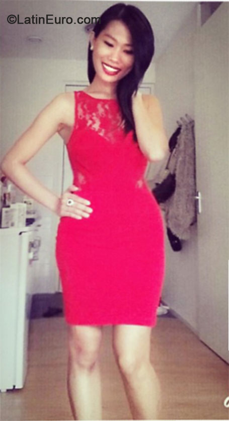 Date this stunning Netherlands girl Moneria from Amsterdam NL252