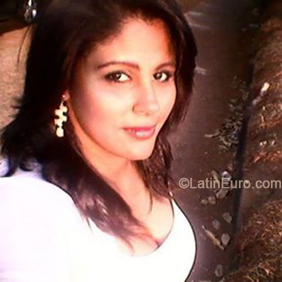 Date this voluptuous Brazil girl Debora from Sao Paulo BR9030