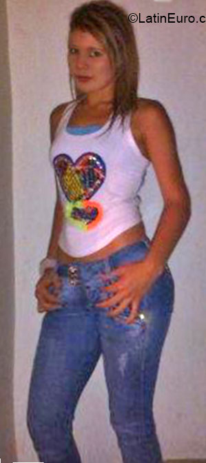 Date this hard body Colombia girl Maryuri from Cali CO16334