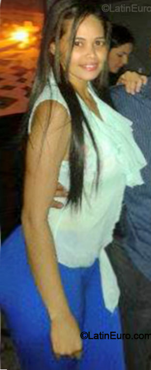 Date this nice looking Venezuela girl Carla from Maracaibo VE308