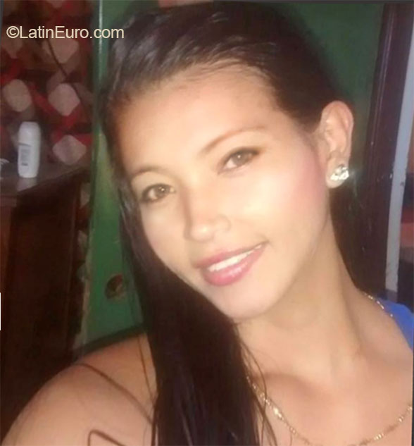 Date this lovely Colombia girl Jenifer from Pereira CO16373