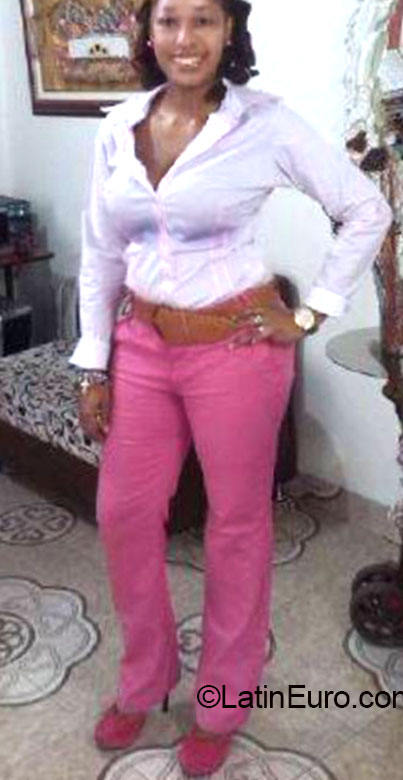 Date this nice looking Colombia girl Yenny from Cali CO16395