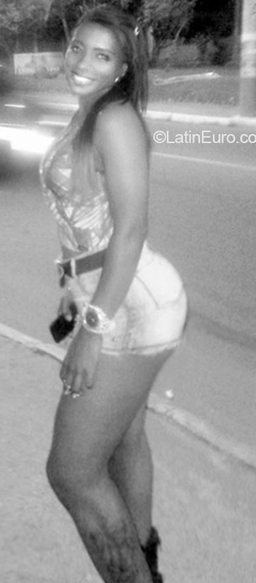 Date this nice looking Brazil girl Aline paula from Rio De Janeiro BR9349