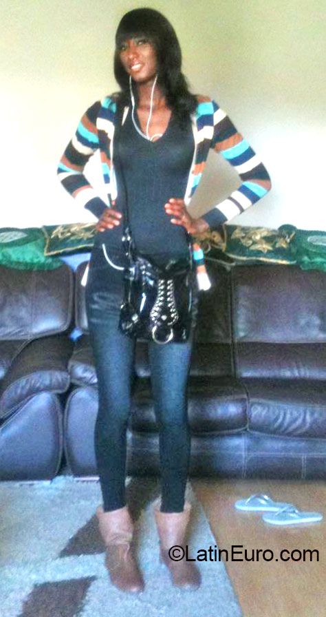 Date this fun France girl Maria from Paris FR221