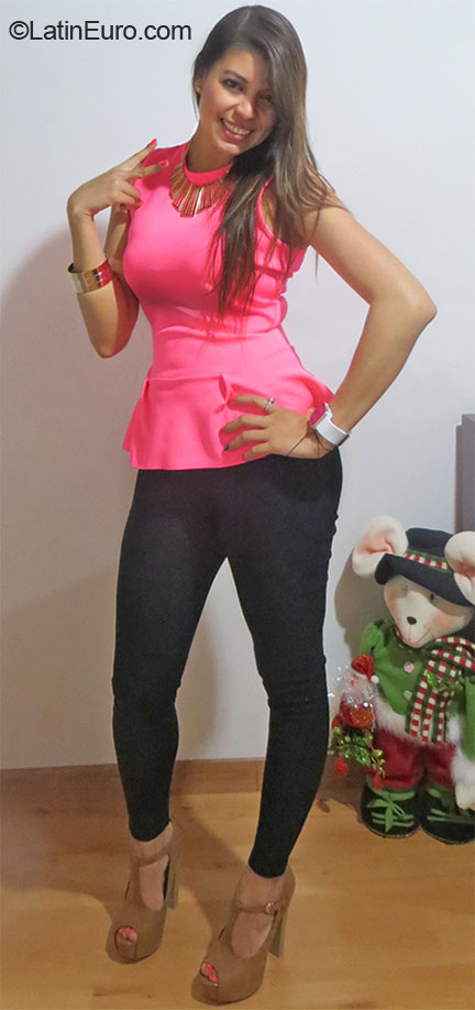 Date this hard body Colombia girl Sara from Bogota CO16426