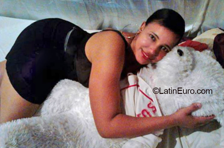 Date this pretty Dominican Republic girl Bianny from Bonao DO20251