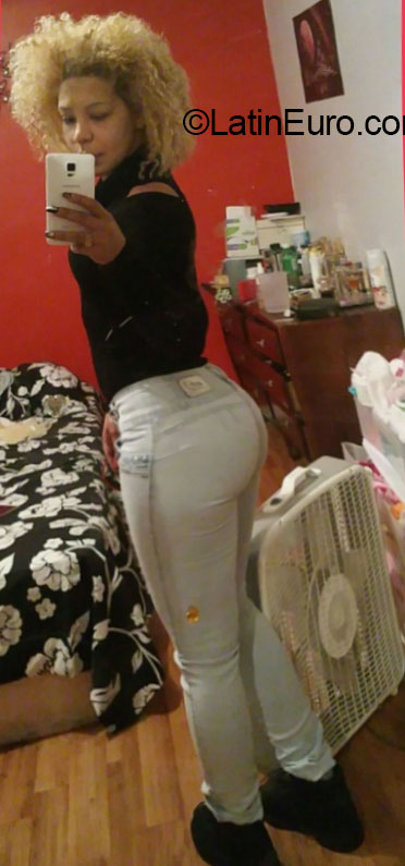 Date this stunning United States girl Daiana from New York US15595