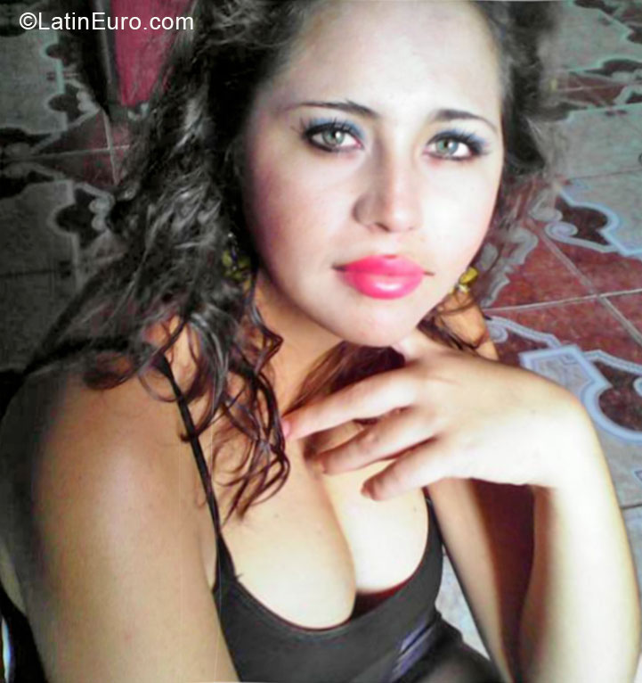 Date this voluptuous Honduras girl Yosselyn from Cortes HN1280