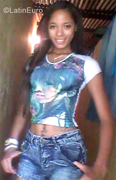 Date this young Colombia girl Alexandra from Cali CO16537