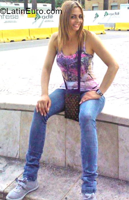 Date this attractive Colombia girl MARTHA from Medellin CO16540
