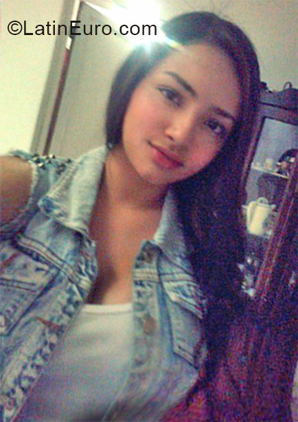 Date this nice looking Colombia girl Eliza from Medellin CO16584