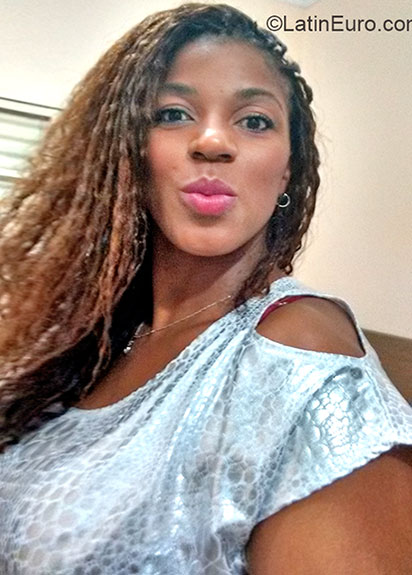 Date this nice looking Brazil girl Luci from Mongagua BR9143