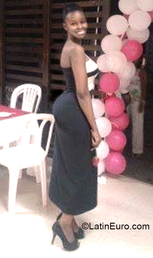 Date this sultry Colombia girl Camila from Cali CO16614