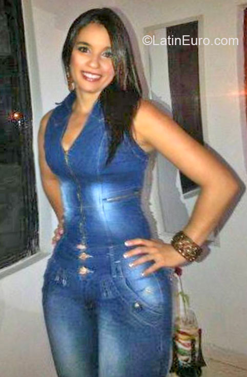 Date this athletic Colombia girl Jennyfer from Cali CO16621