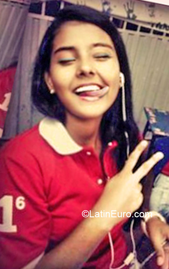 Date this delightful Colombia girl Viviana from Bucaramanga CO16625