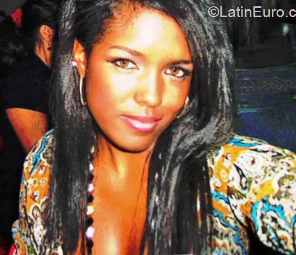 Date this sensual Colombia girl Angelirt from cali CO16683