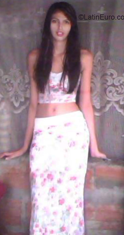 Date this lovely Colombia girl Silvana from Cali CO16712