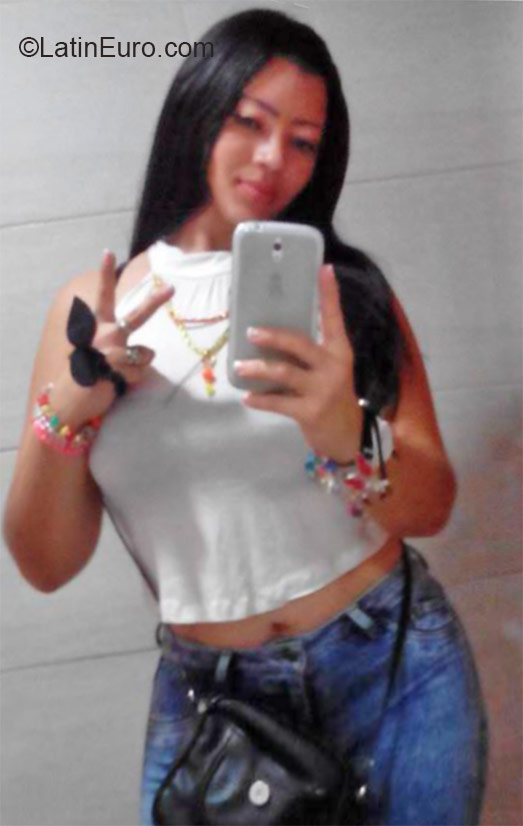Date this lovely Colombia girl Yurany from Cali CO16714