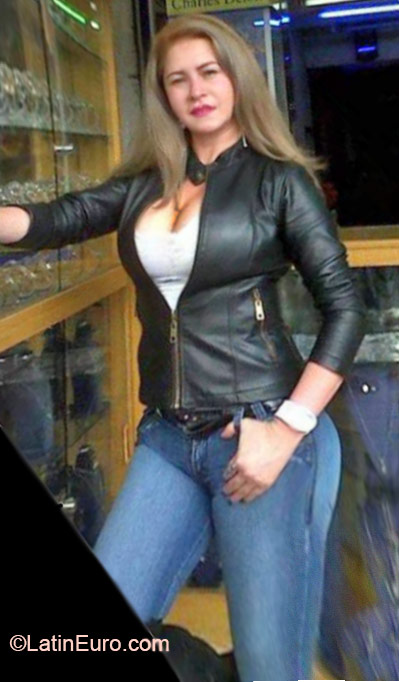 Date this happy Colombia girl Nancy from Bogota CO16717